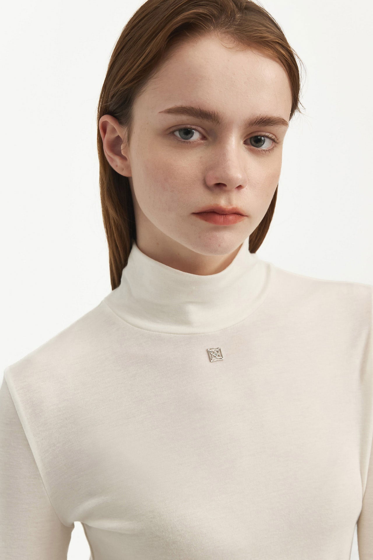 HIGH NECK TOP