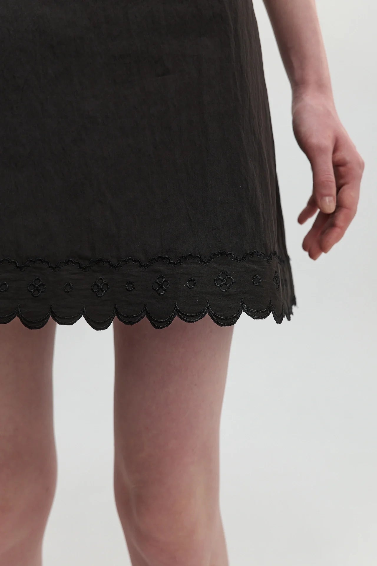EMBROIDERED MINI SKIRT