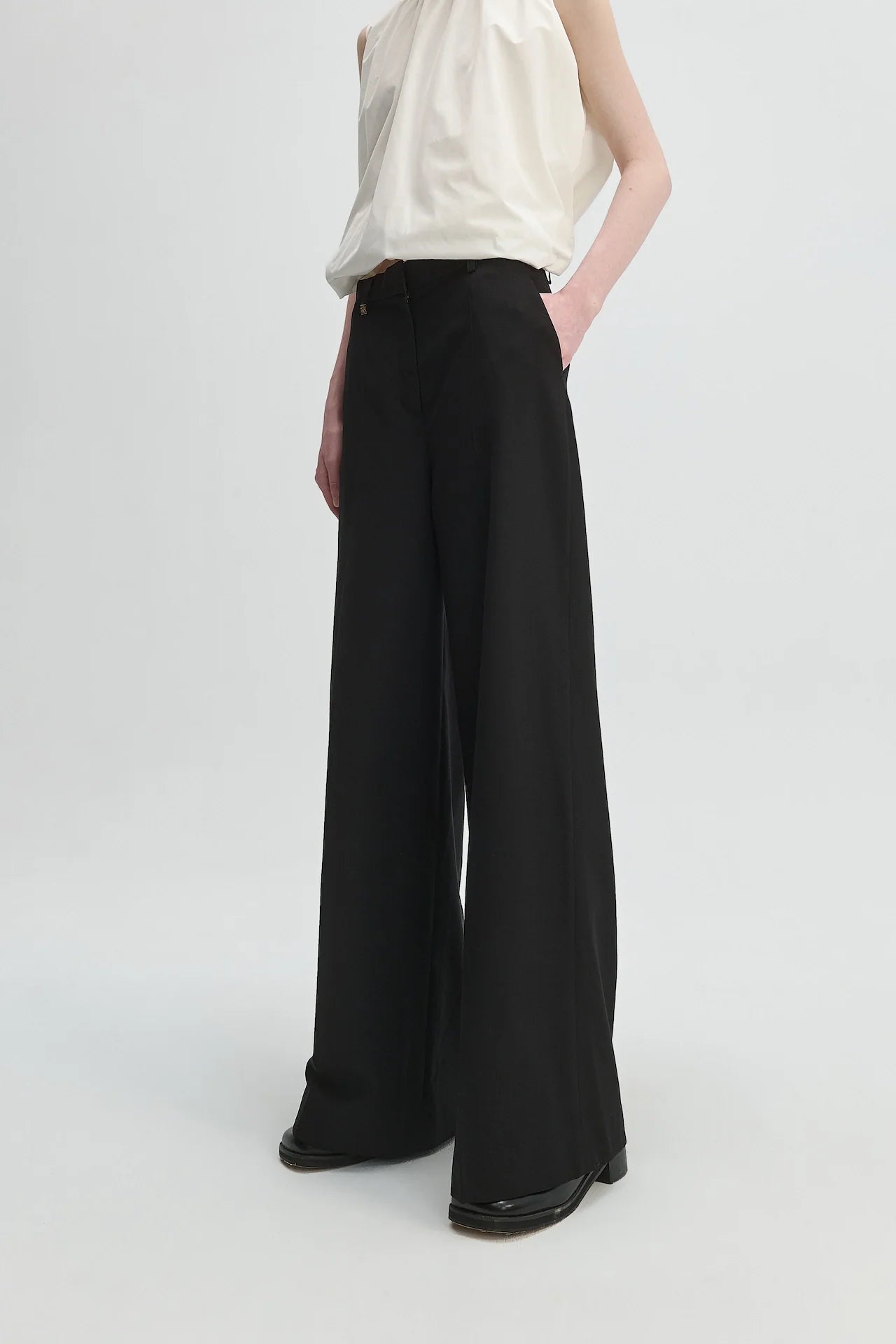STRAIGHT-LEG TROUSERS