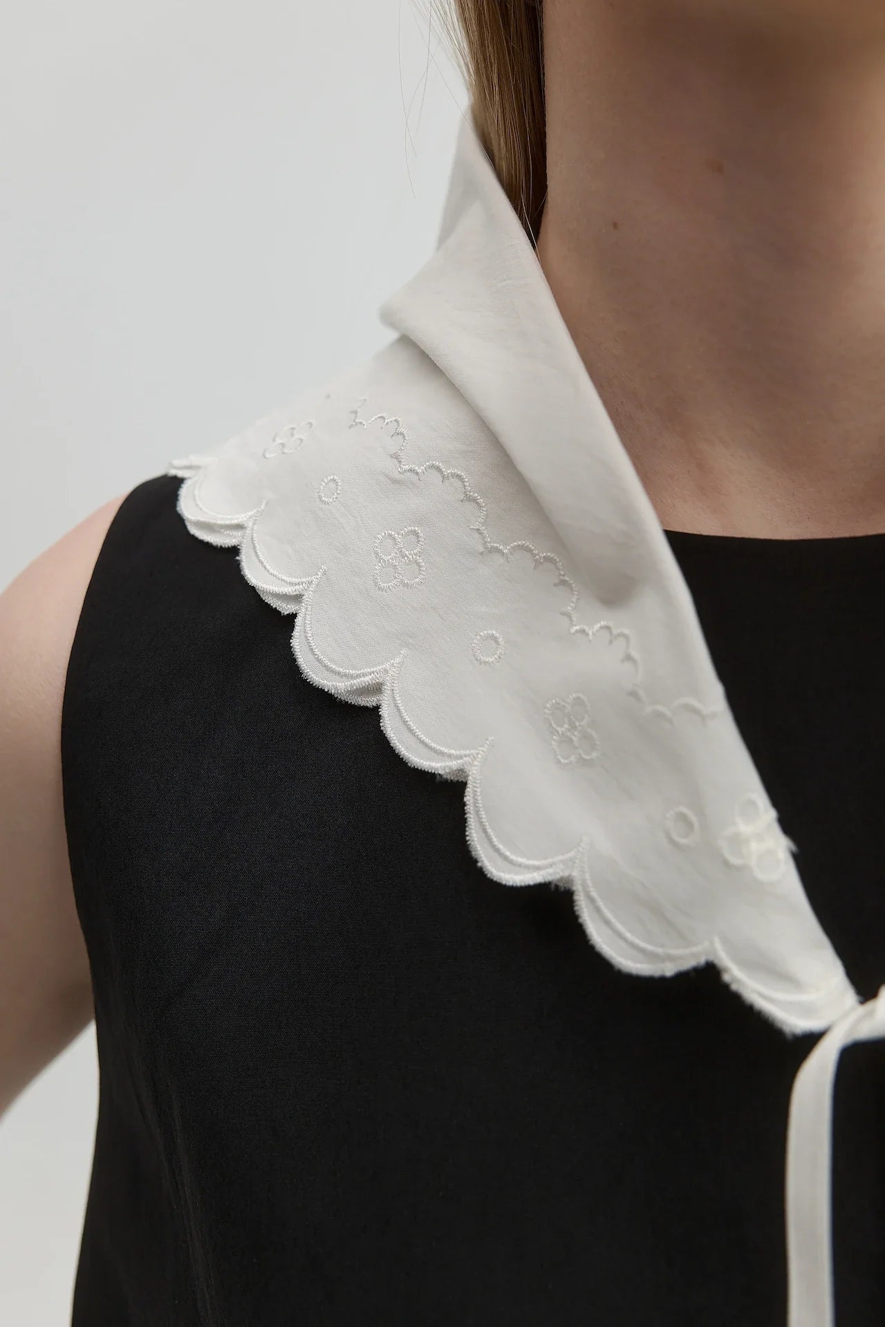 EMBROIDERED SCARF