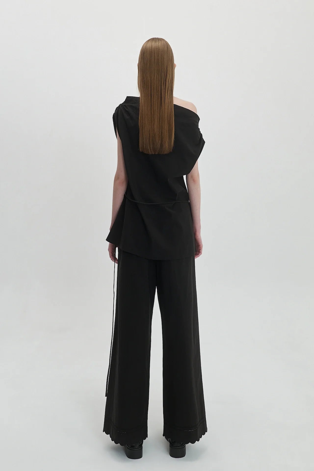 OFF-THE-SHOULDER TOP