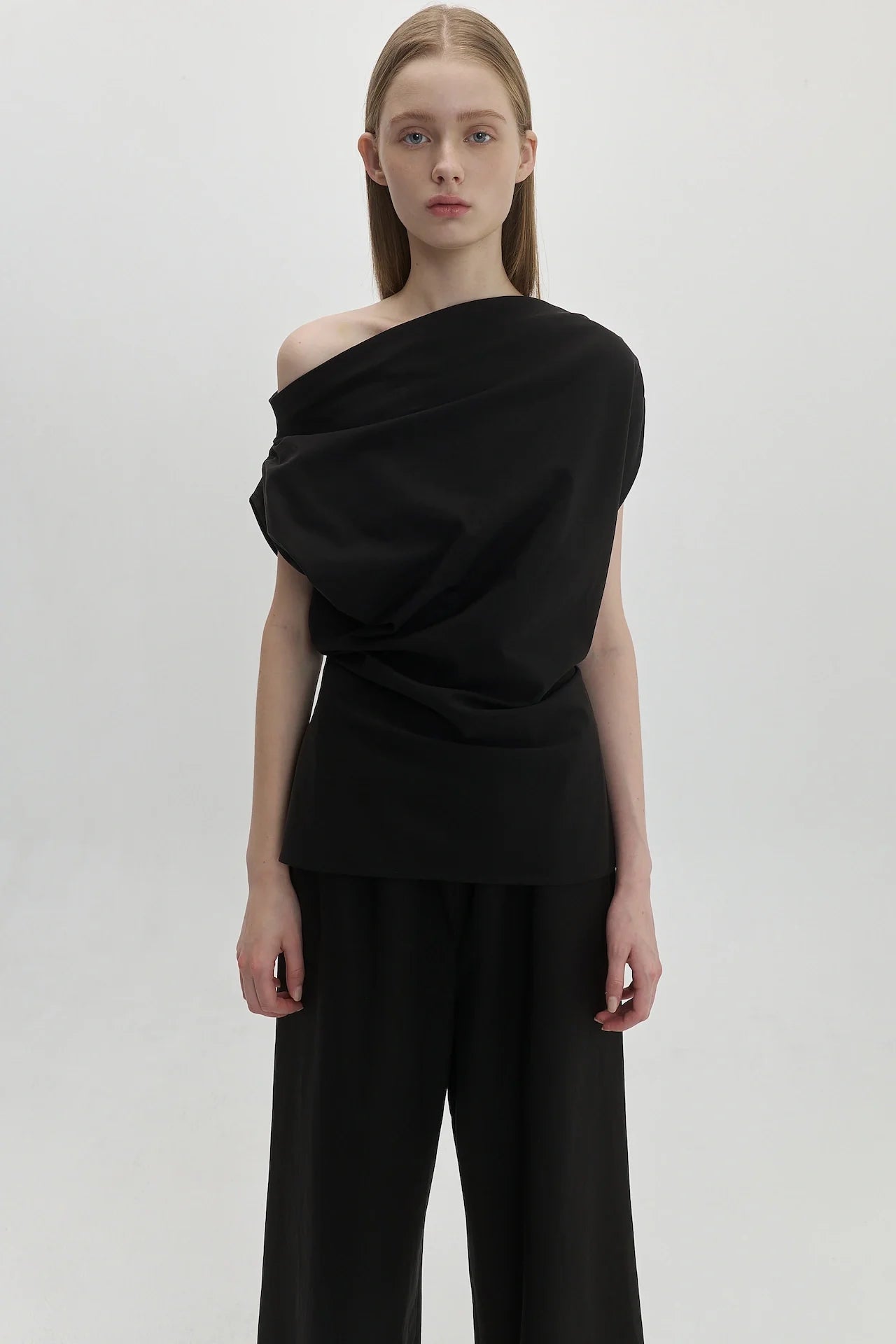OFF-THE-SHOULDER TOP