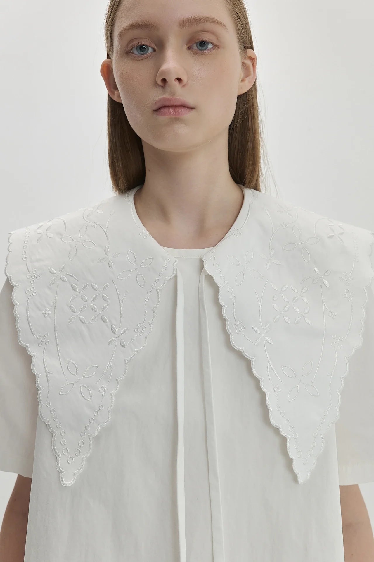 EMBROIDERED COLLAR