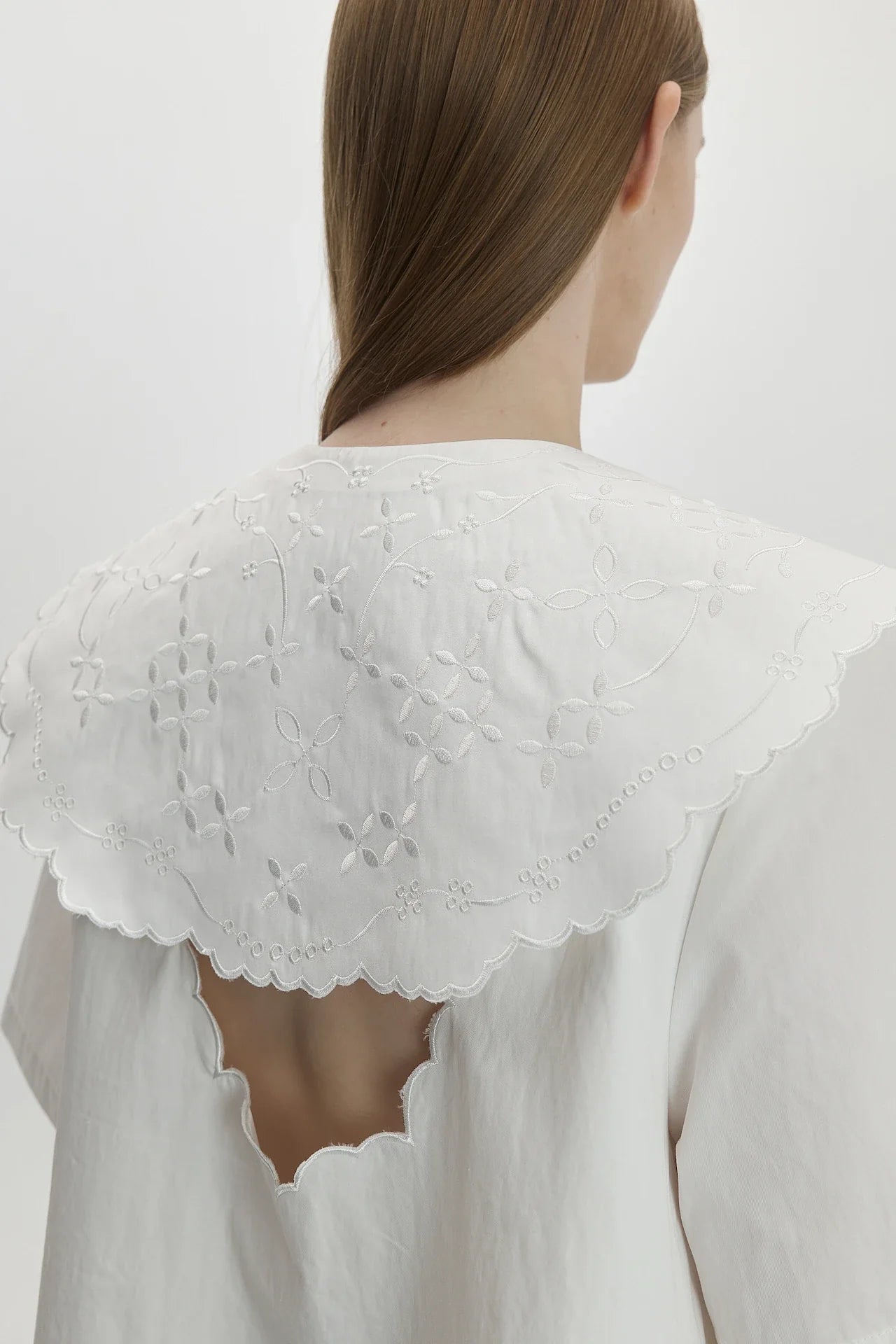 EMBROIDERED COLLAR