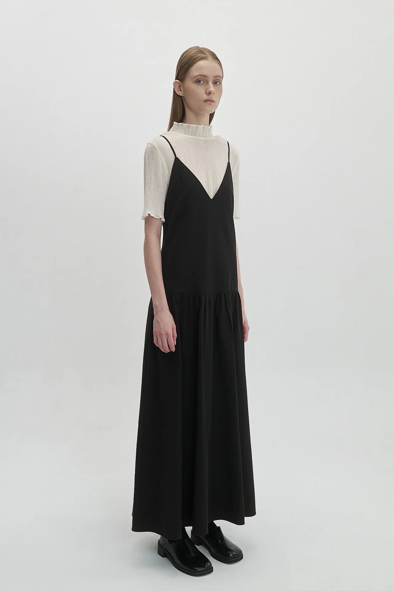 V-NECK DRESS