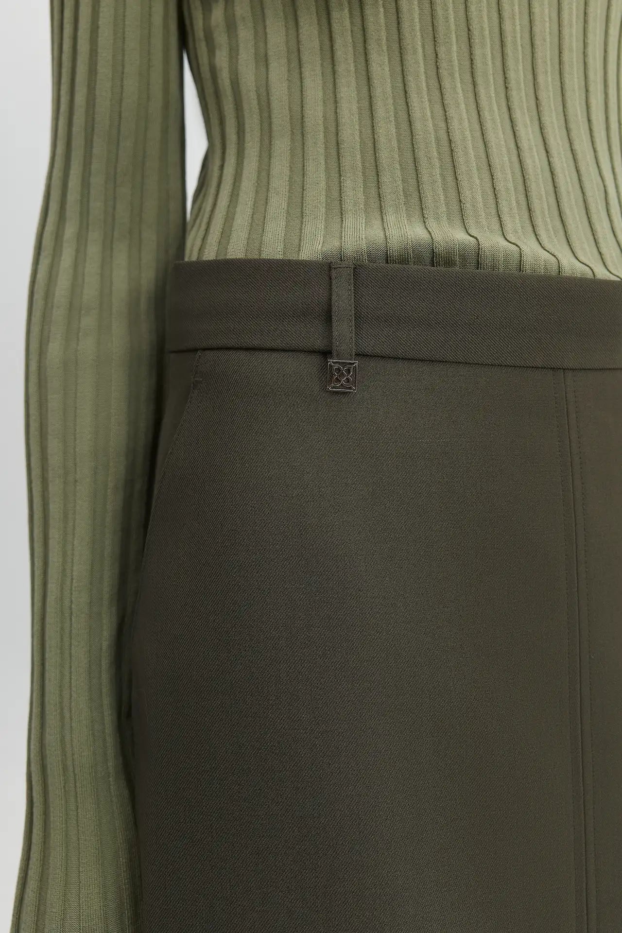 STRAIGHT SKIRT
