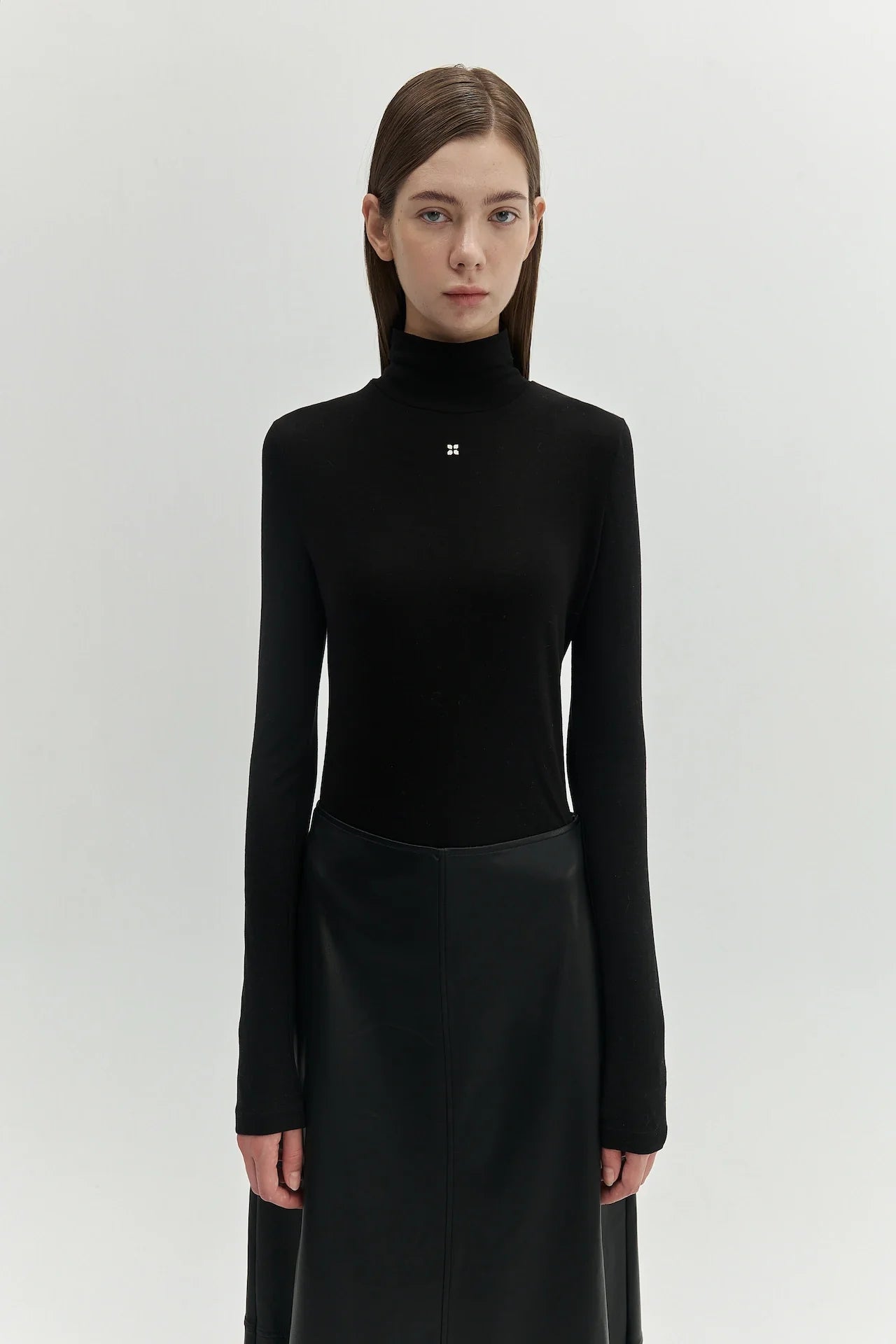 HIGH NECK TOP