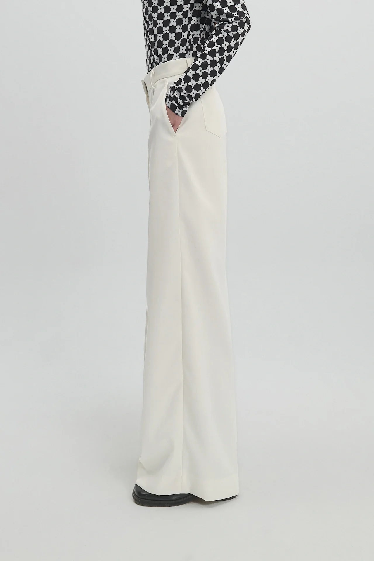STRAIGHT-LEG TROUSERS