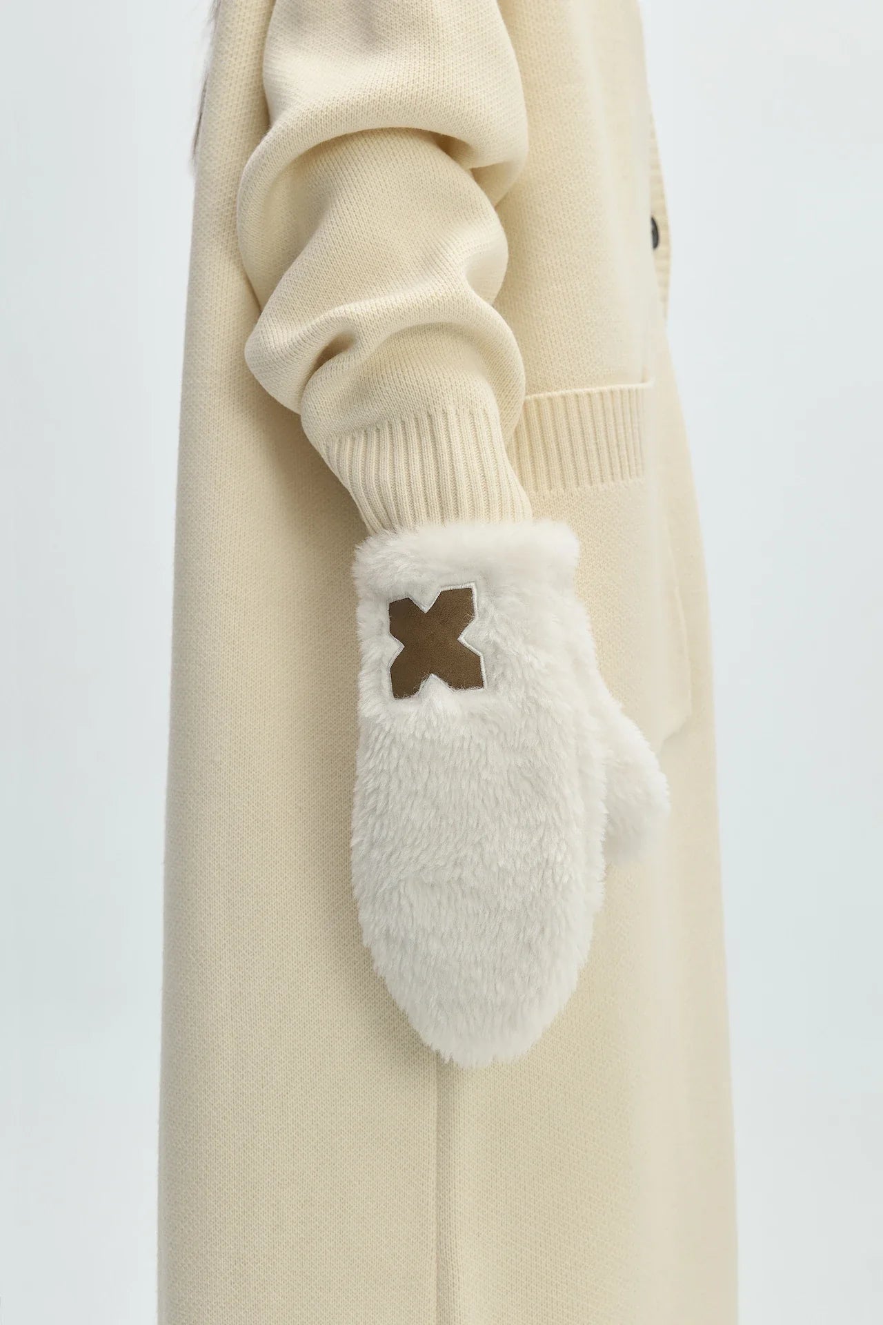 LOGO MITTENS
