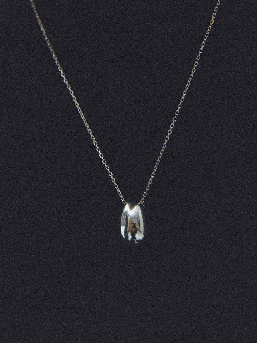 EGG-SHAPED NECKLACE