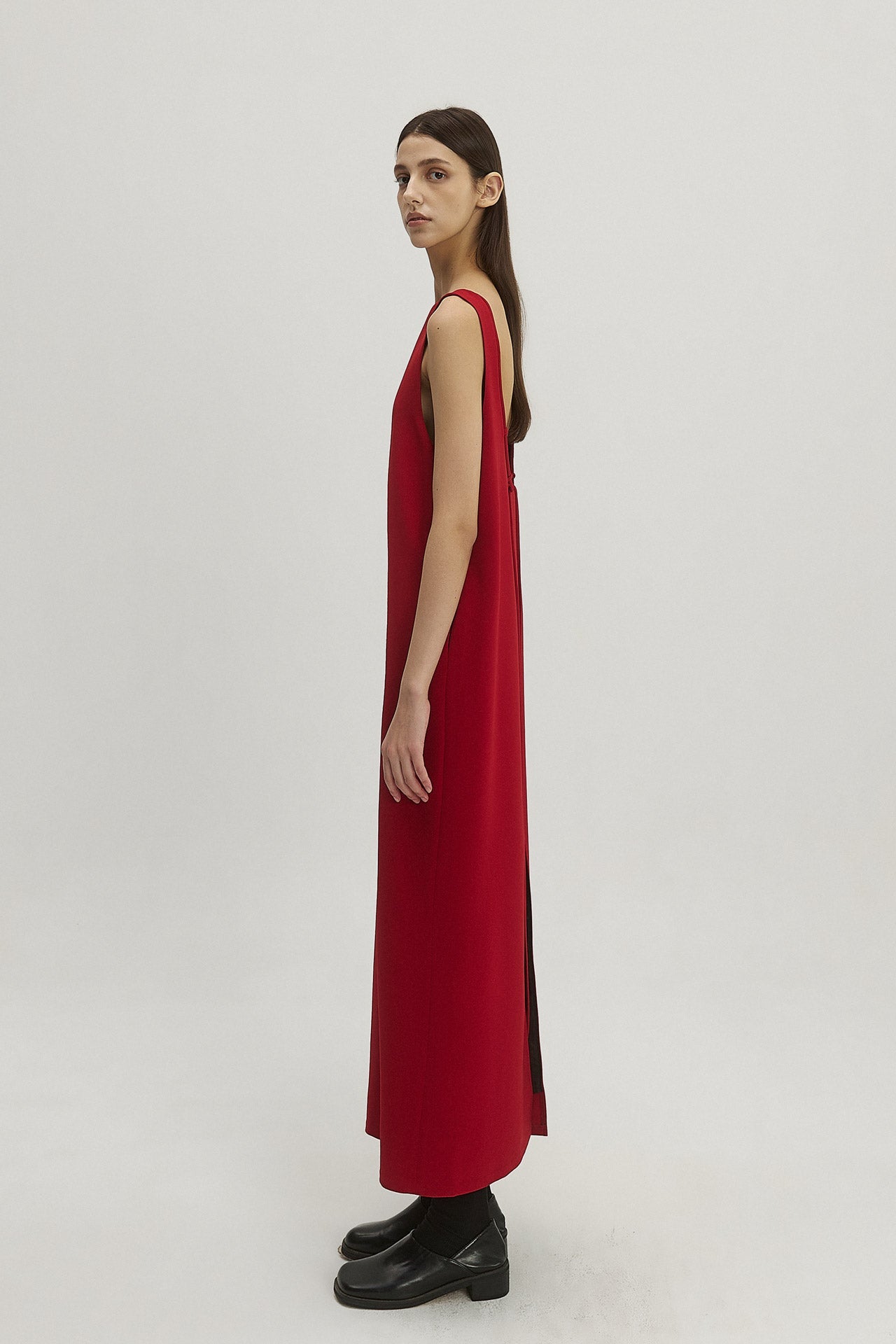 BACKLESS DRESS