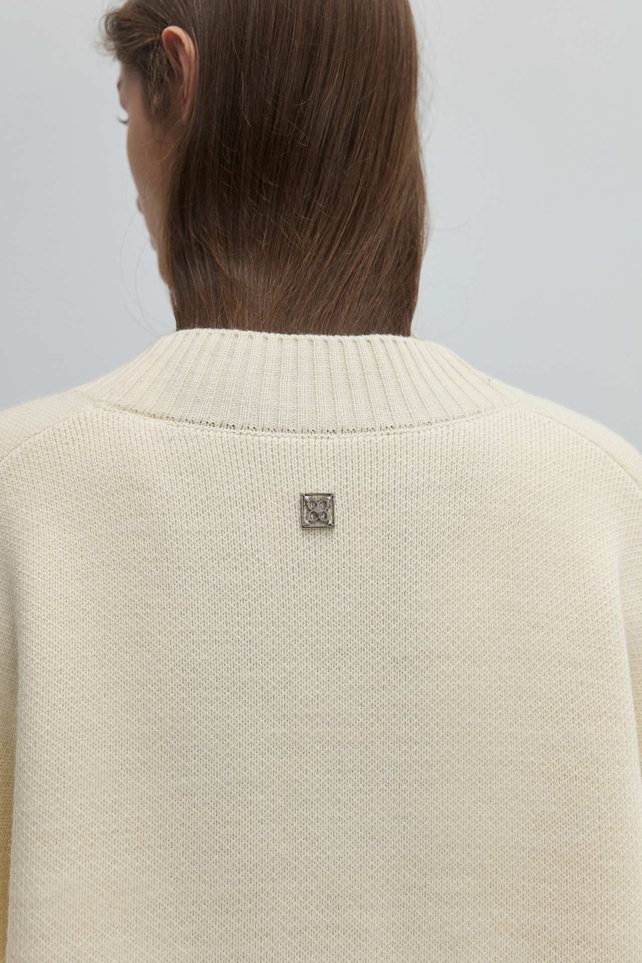 V-NECK CARDIGAN
