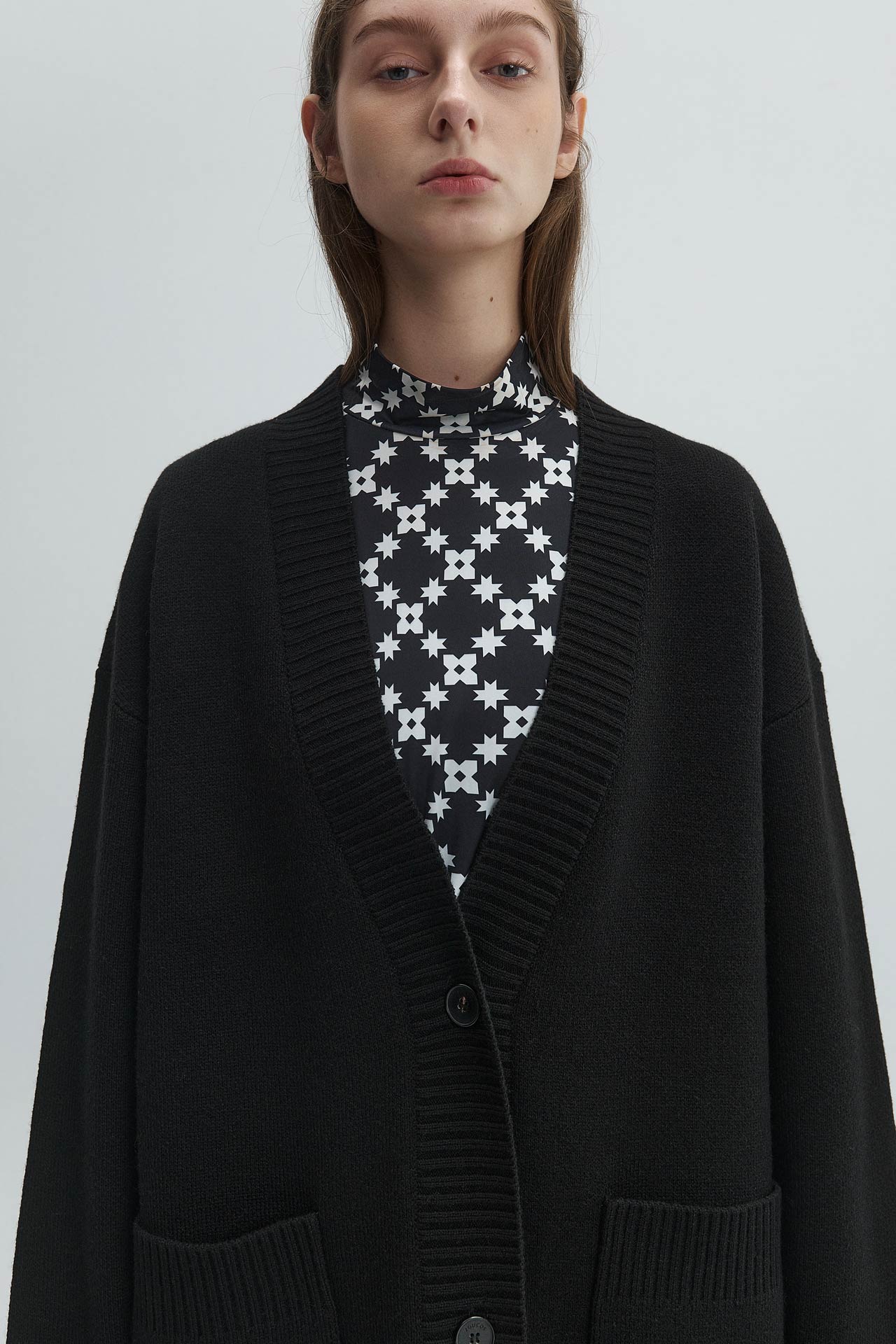V-NECK CARDIGAN