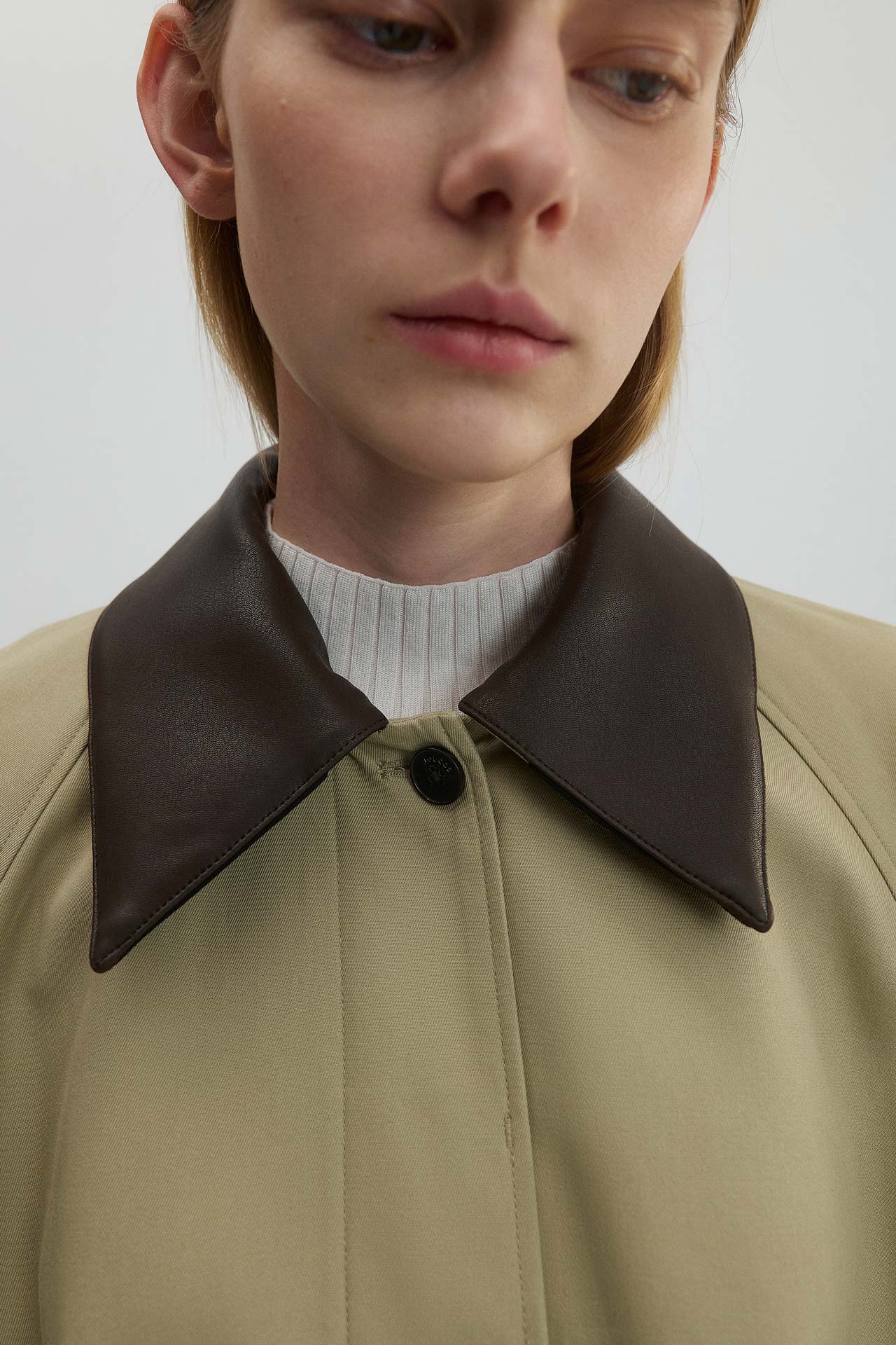 LEATHER COLLAR COAT