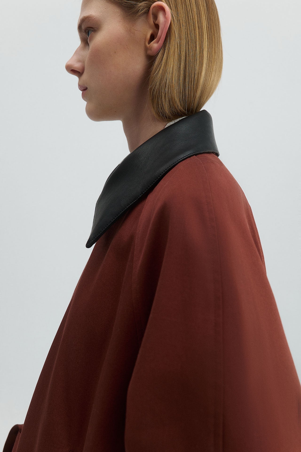 LEATHER COLLAR COAT