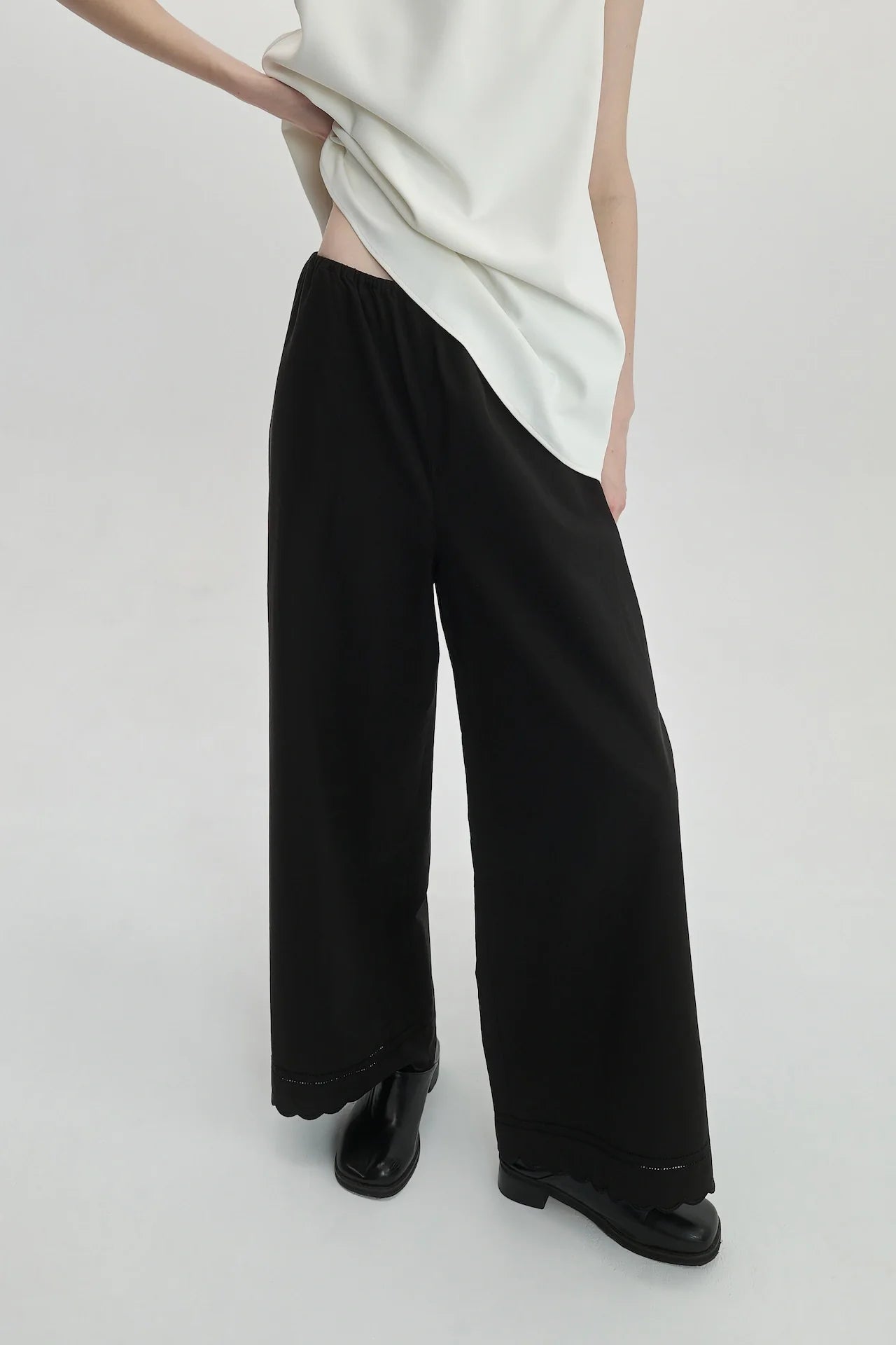 EMBROIDERED TROUSERS