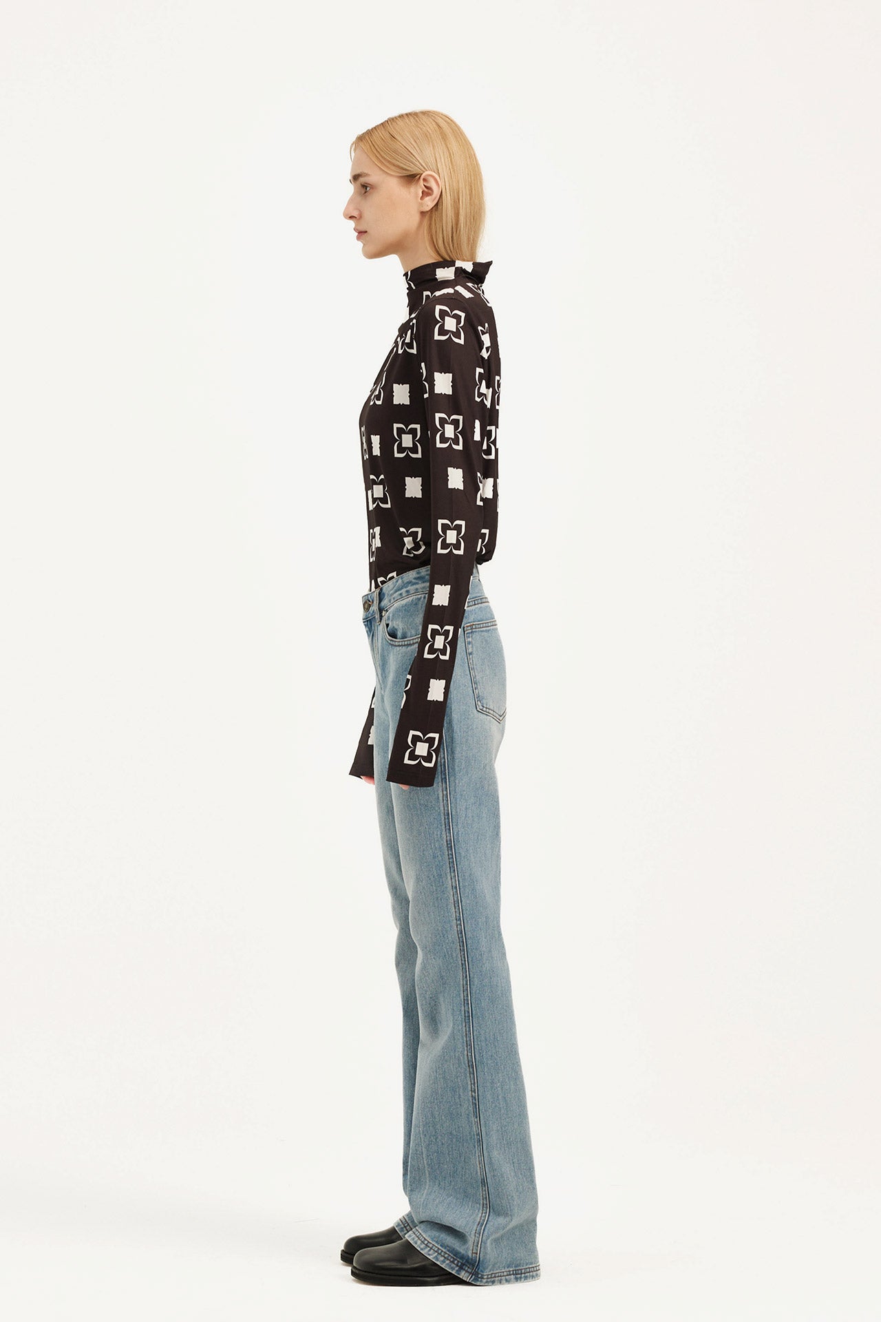 FLARED JEANS