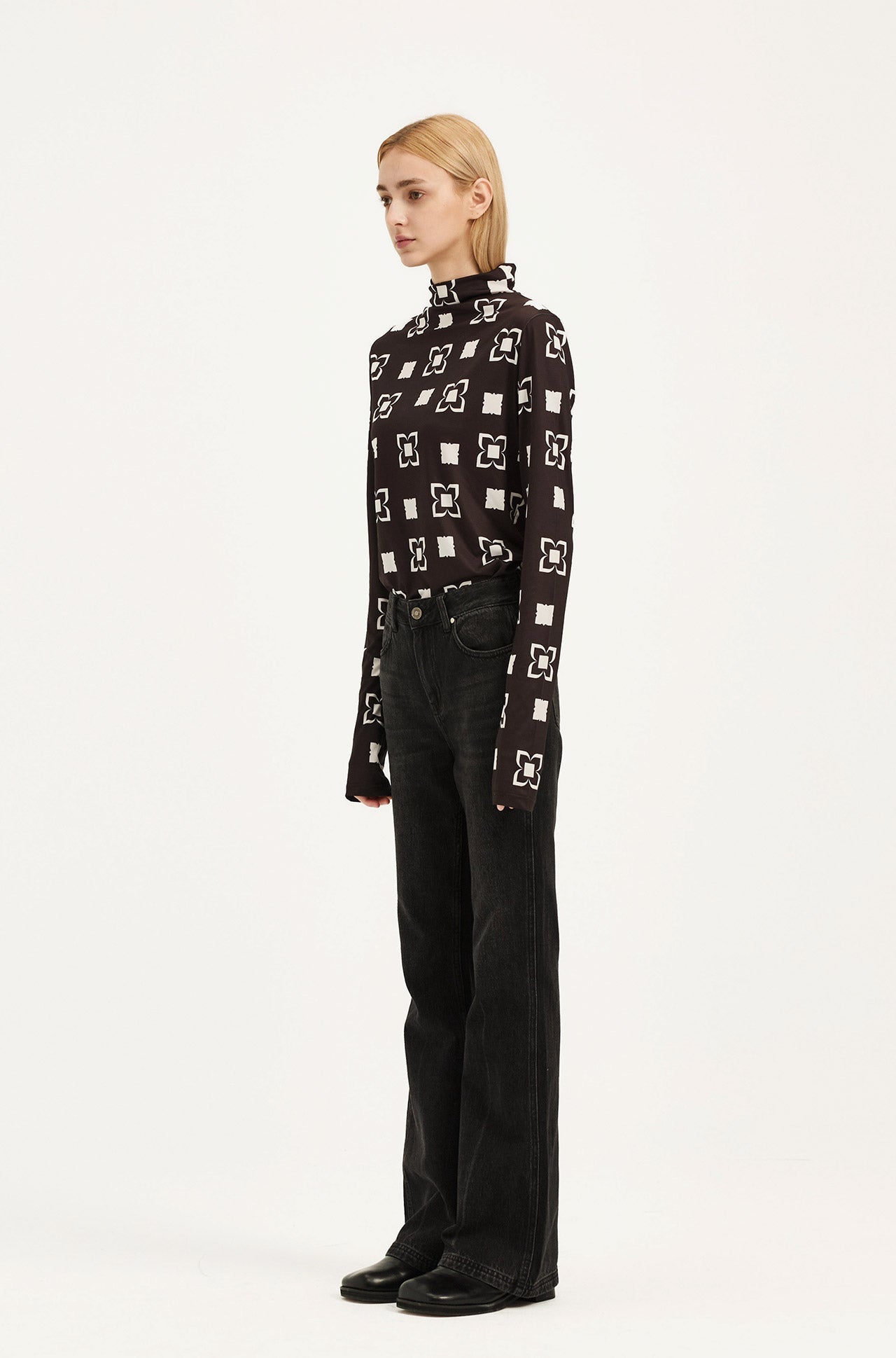 FLARED JEANS