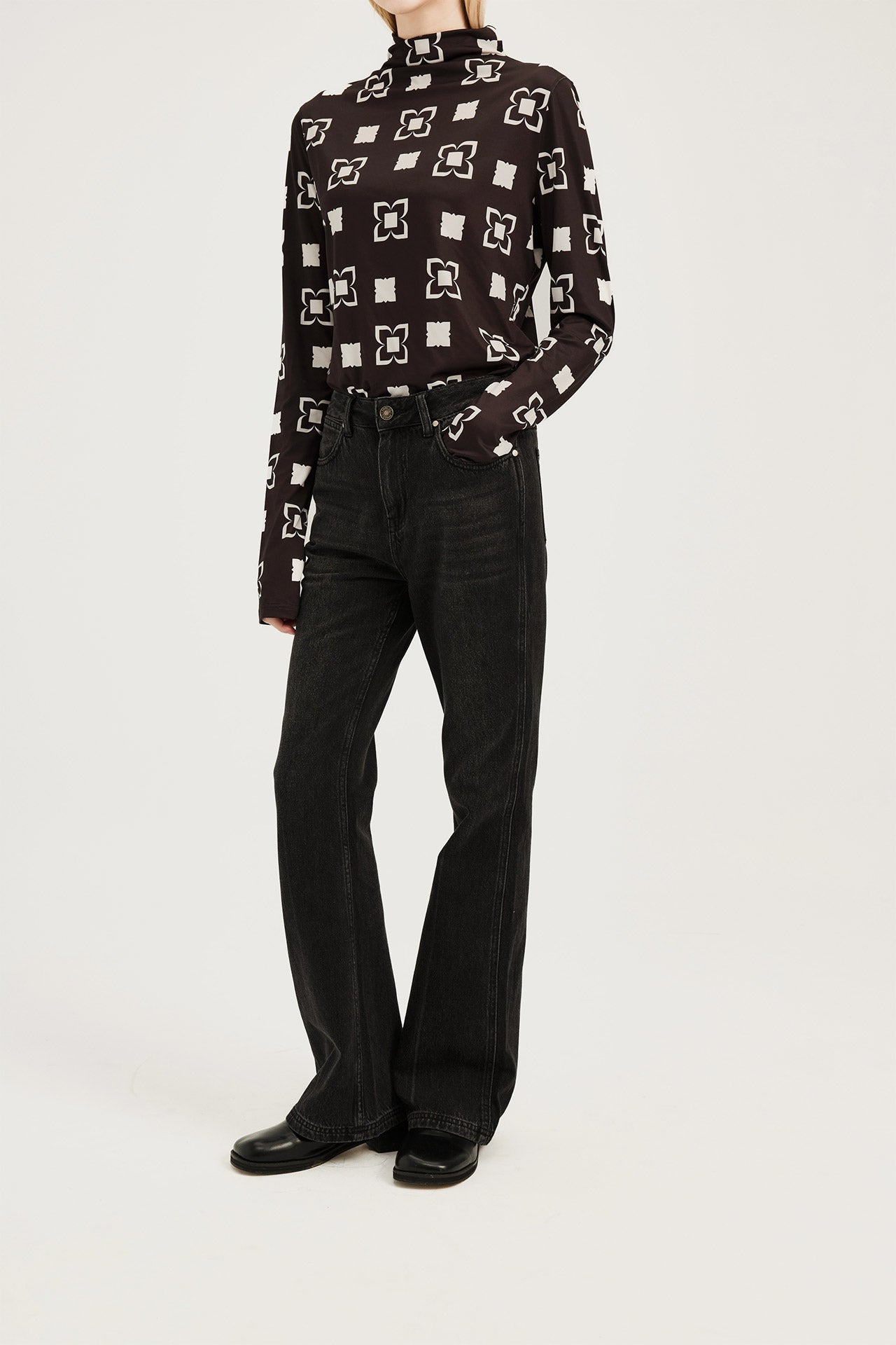 FLARED JEANS