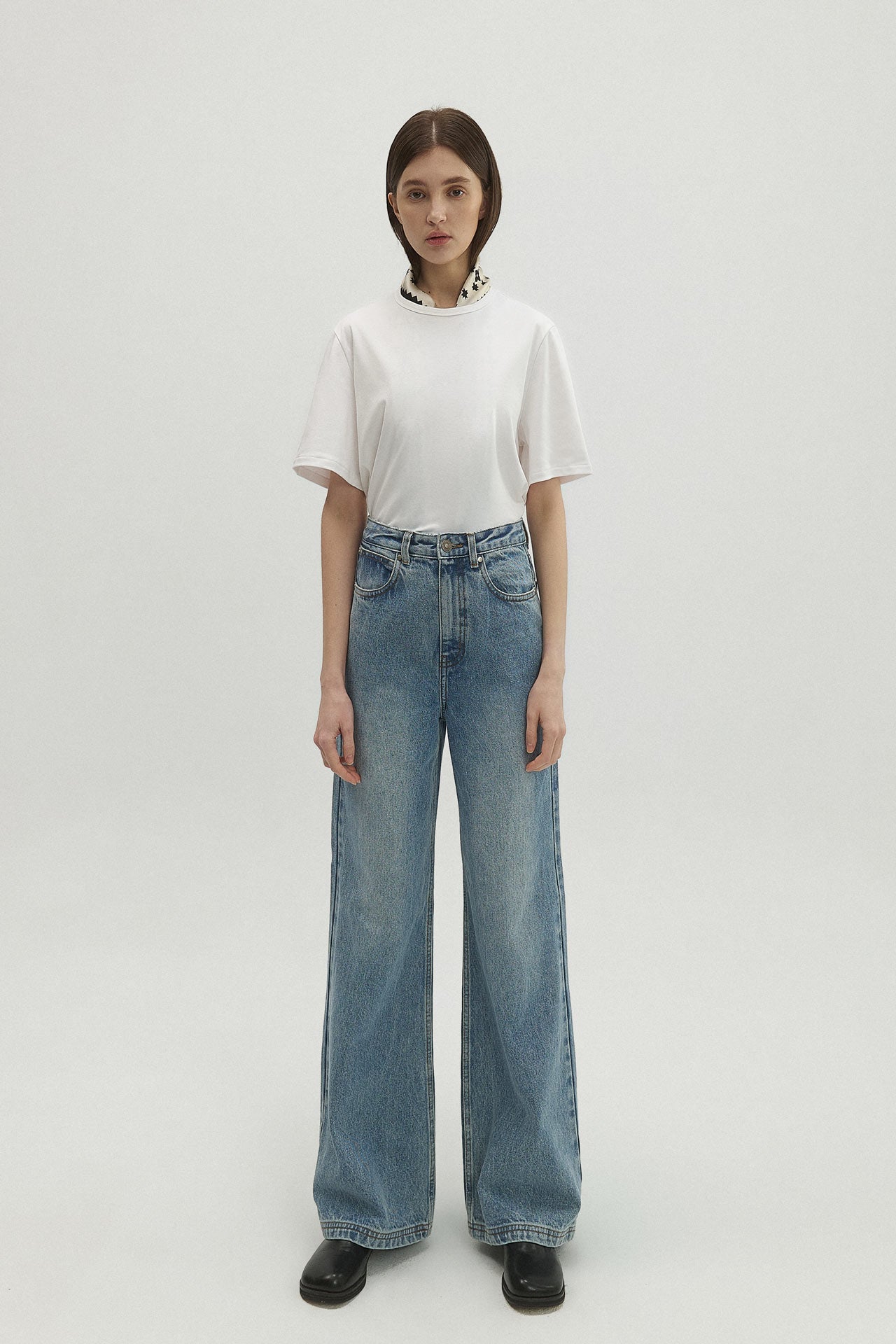 STRAIGHT-LEG JEANS