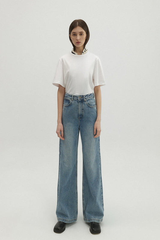 STRAIGHT-LEG JEANS