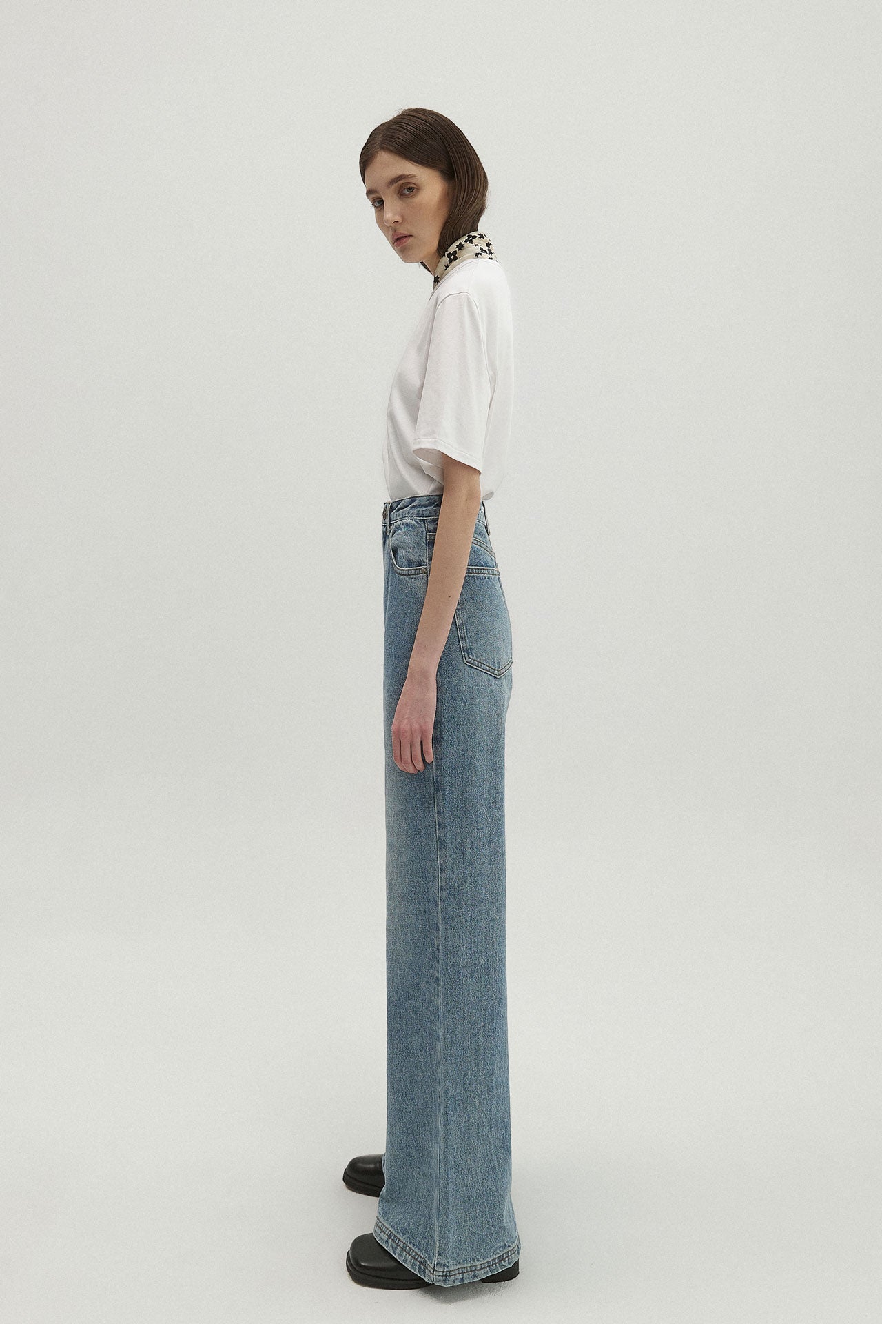 STRAIGHT-LEG JEANS