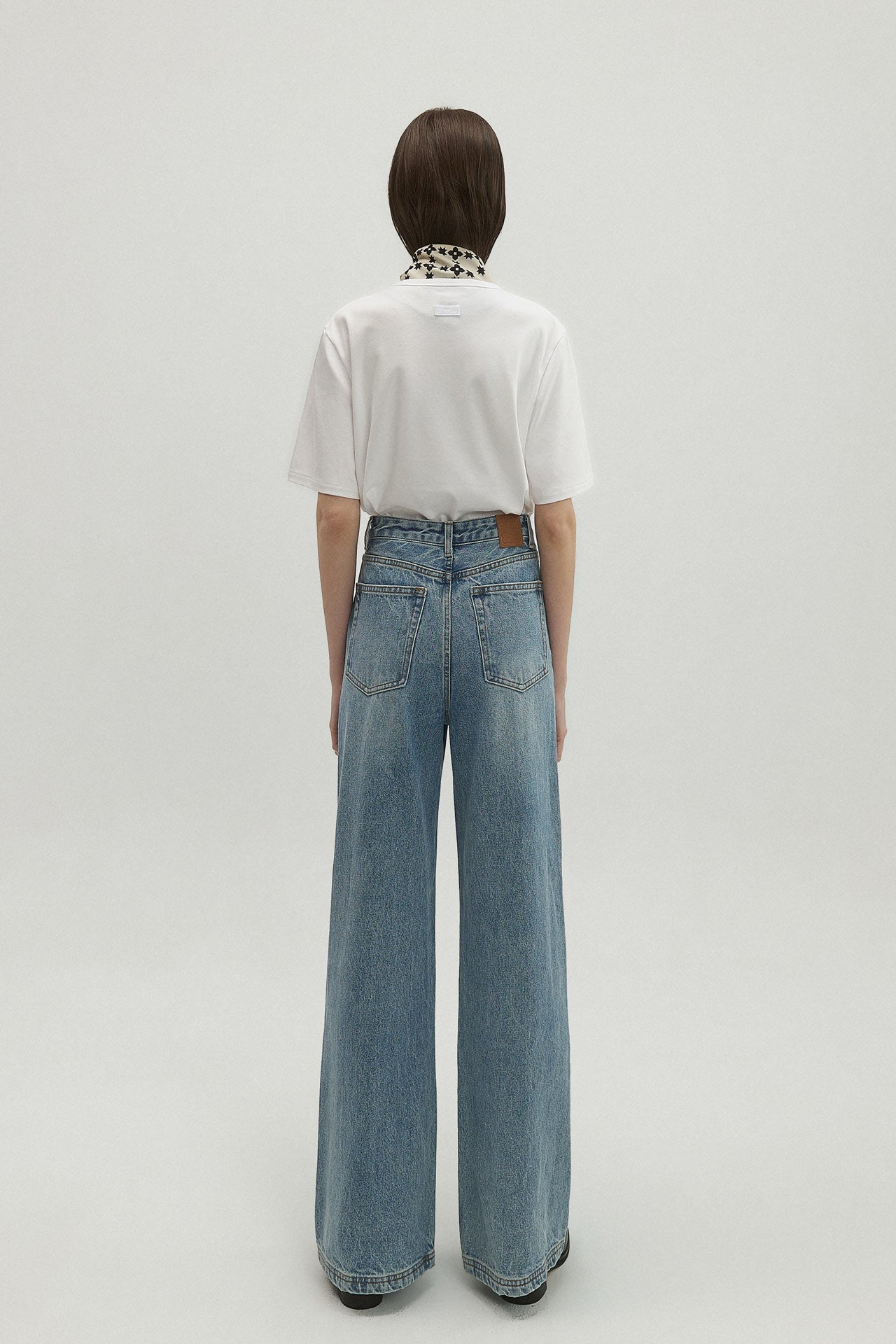 STRAIGHT-LEG JEANS