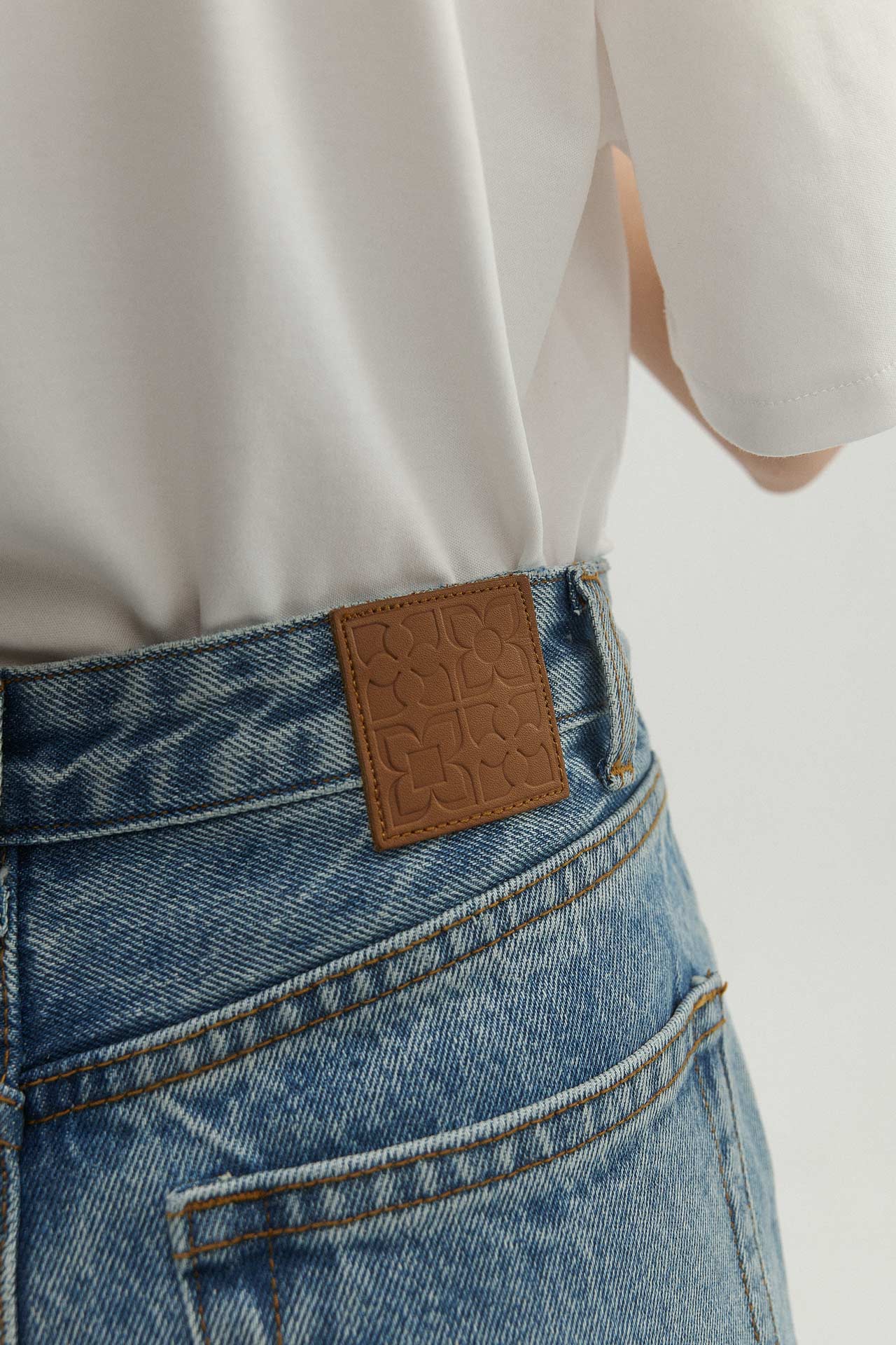 STRAIGHT-LEG JEANS