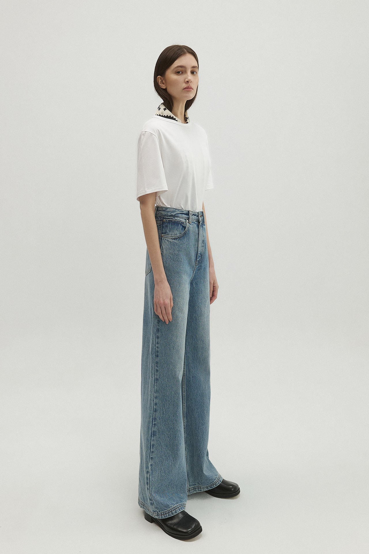STRAIGHT-LEG JEANS