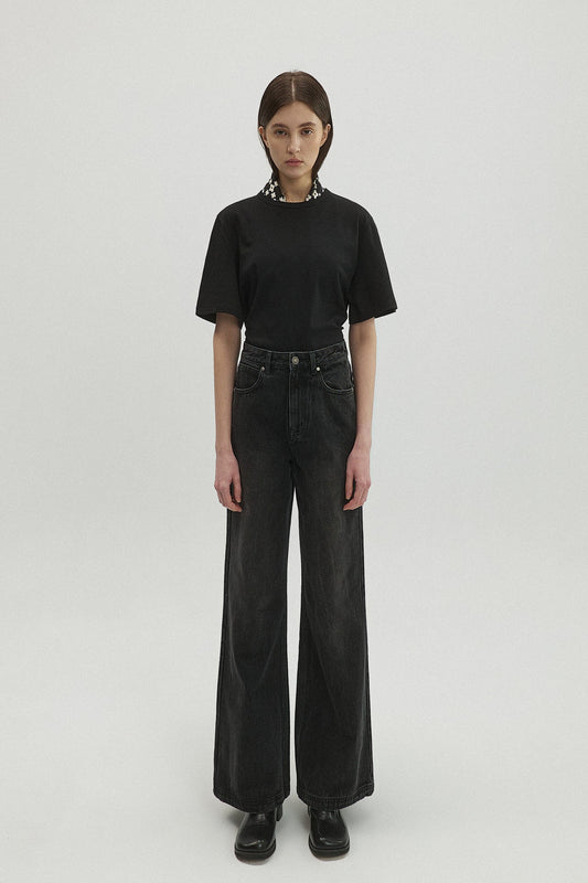 STRAIGHT-LEG JEANS