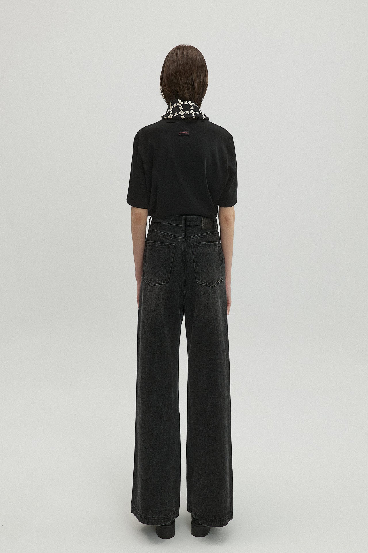 STRAIGHT-LEG JEANS
