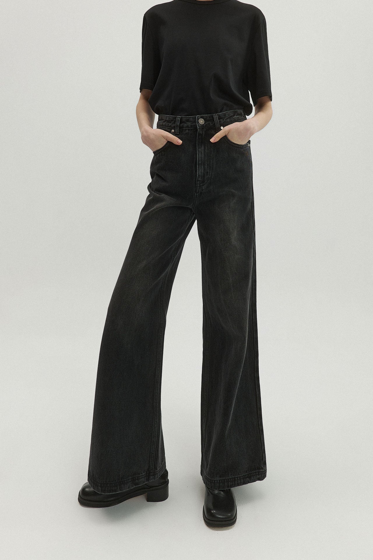 STRAIGHT-LEG JEANS