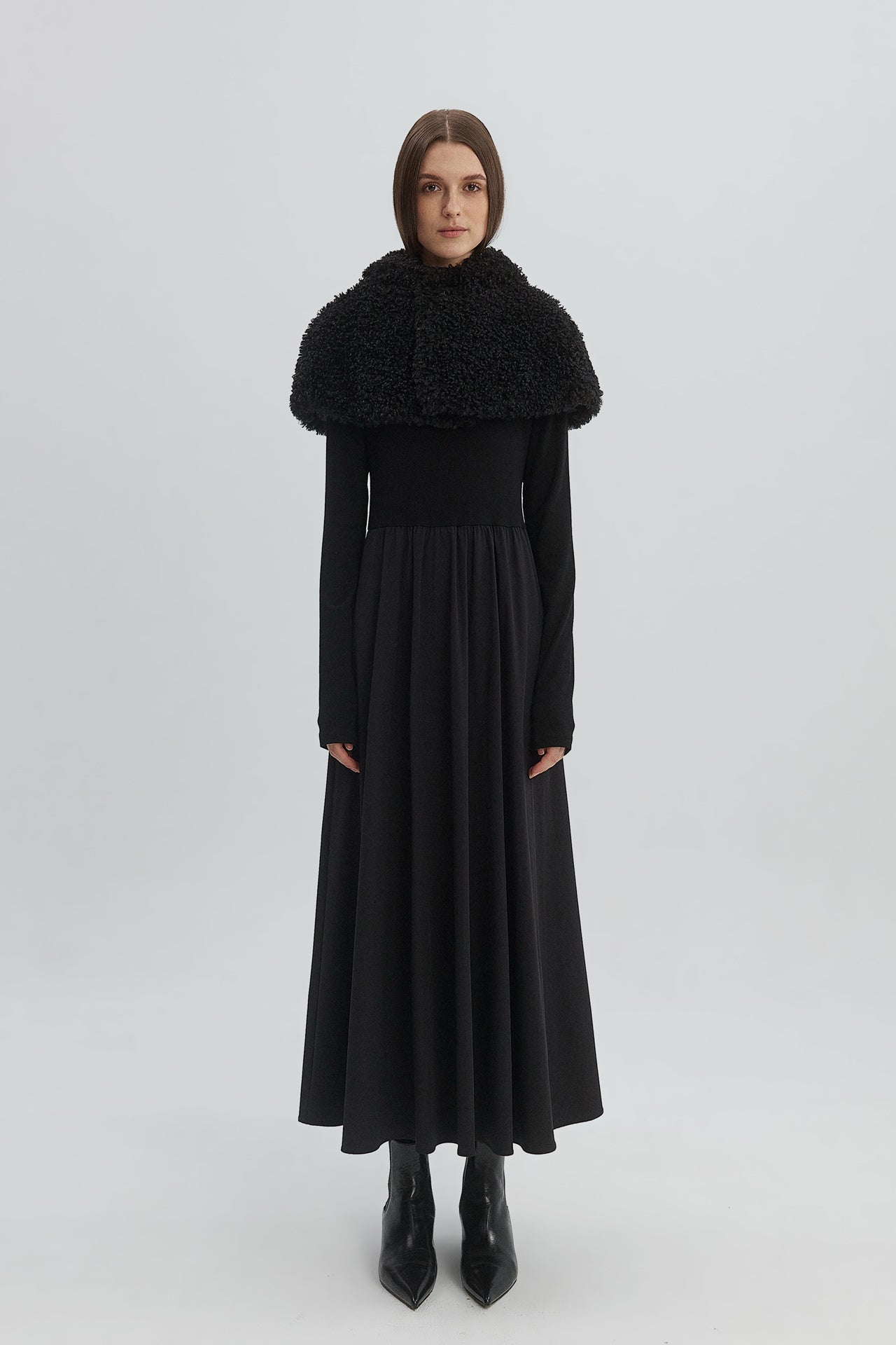 HOODED CAPE