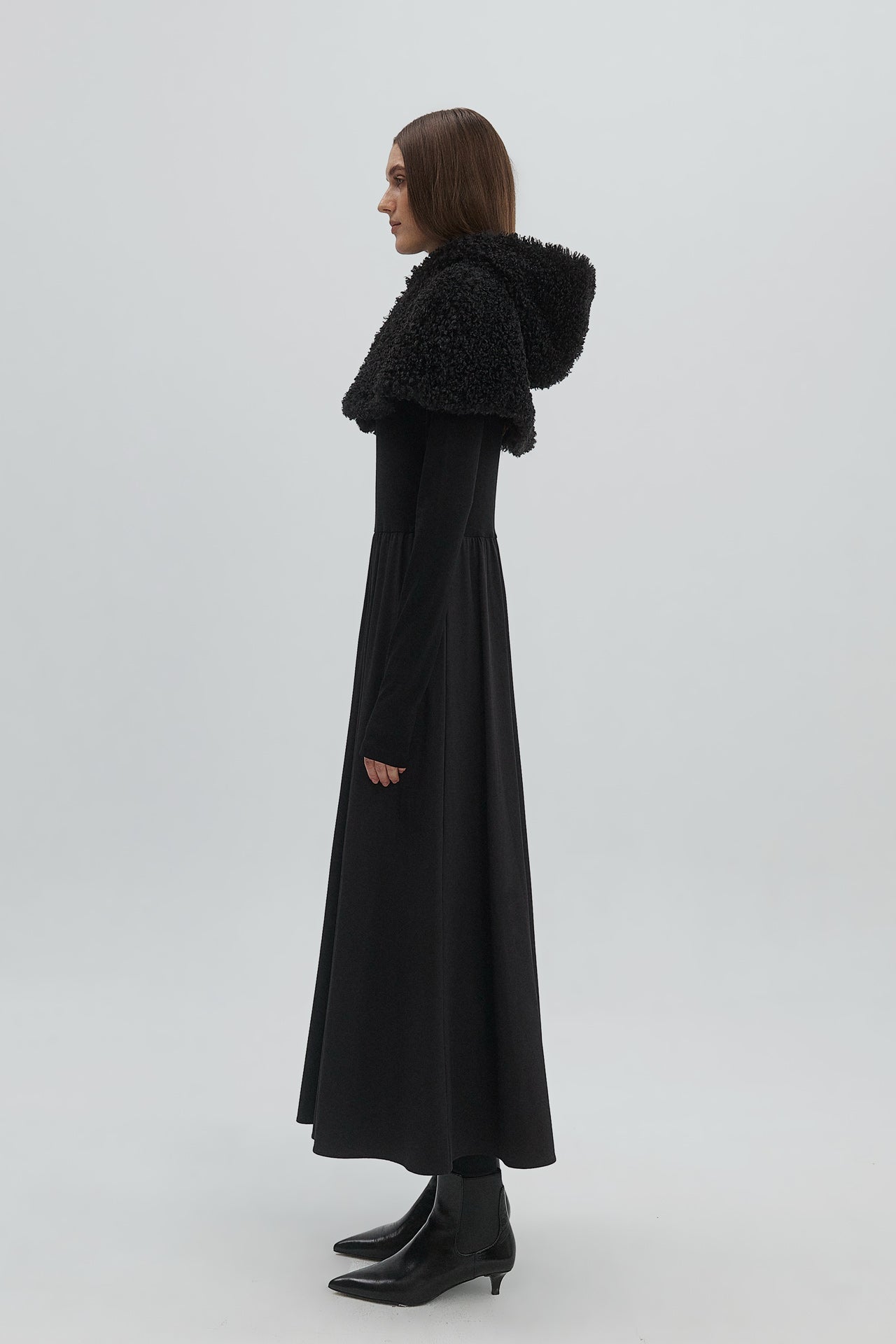 HOODED CAPE