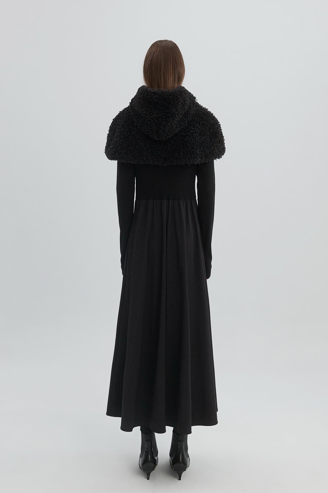 HOODED CAPE