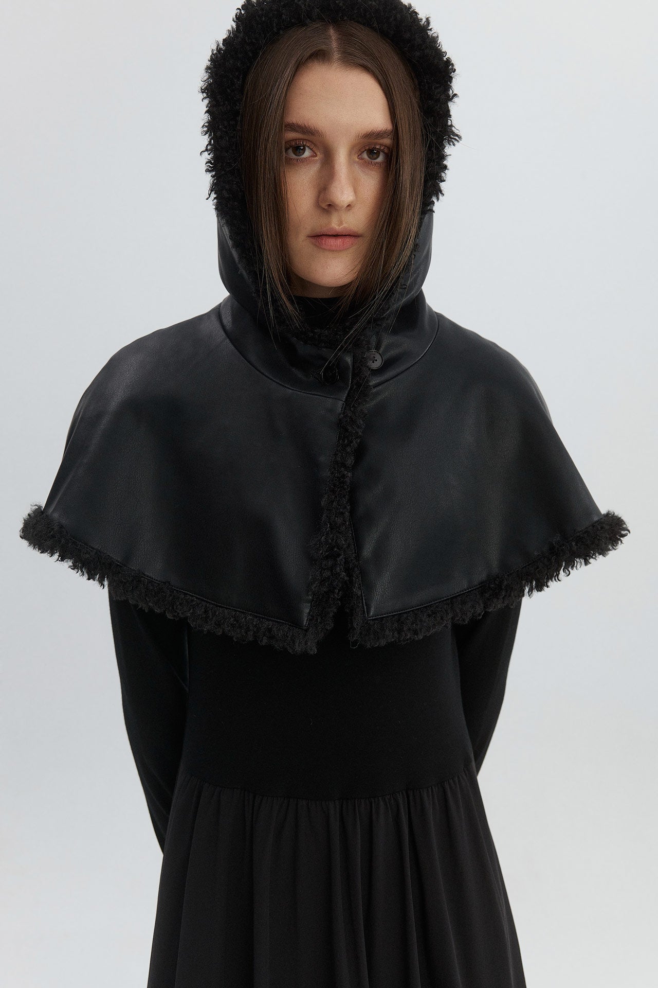 HOODED CAPE