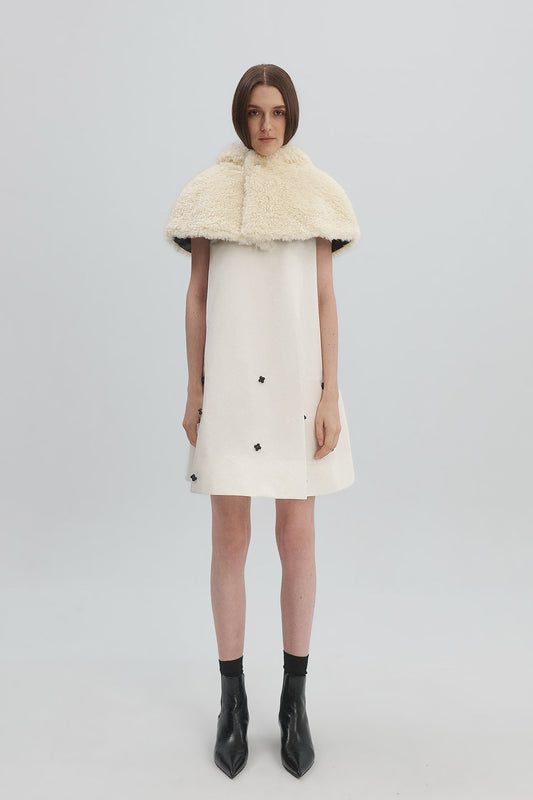 HOODED CAPE