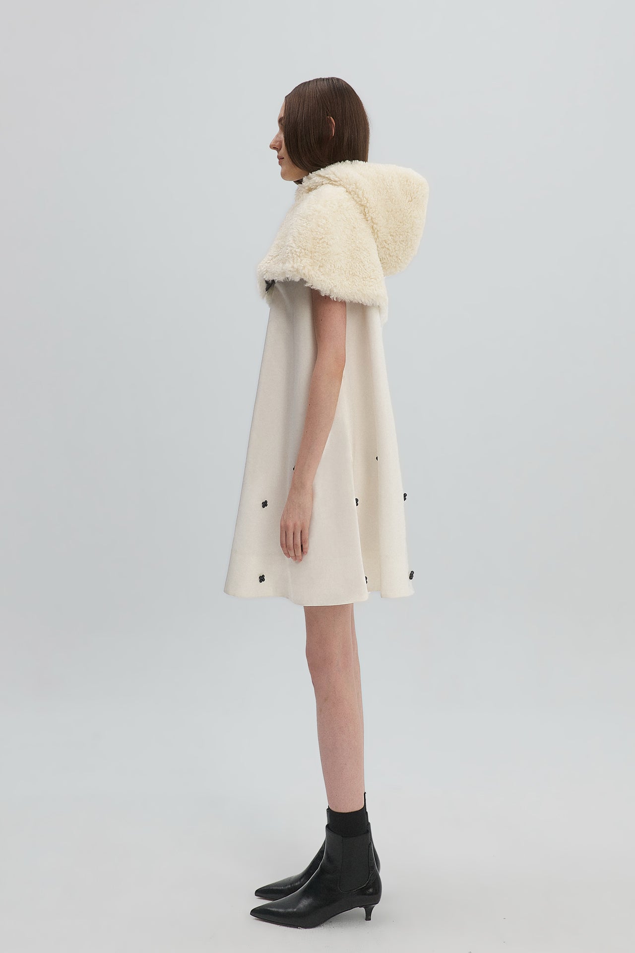 HOODED CAPE