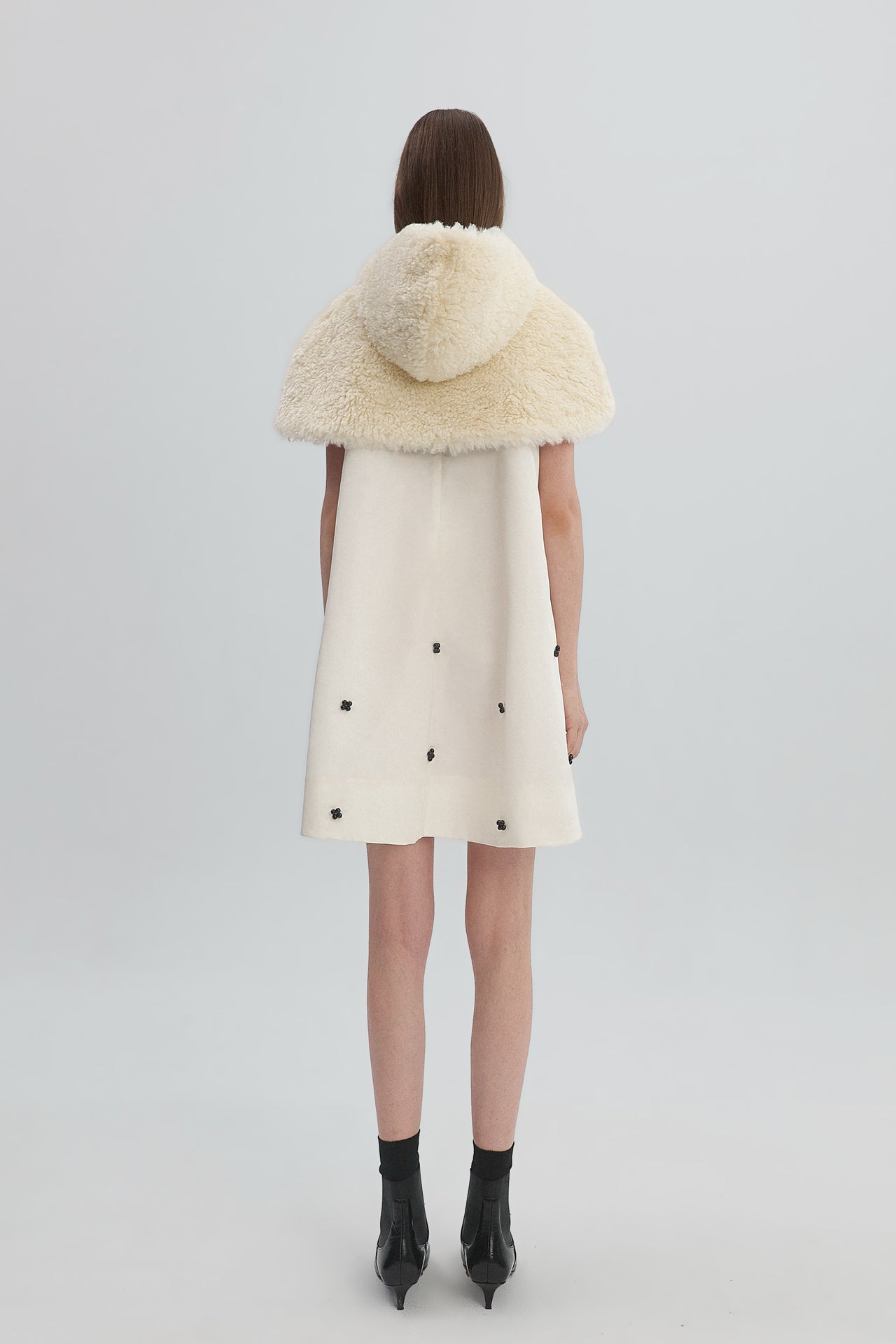 HOODED CAPE