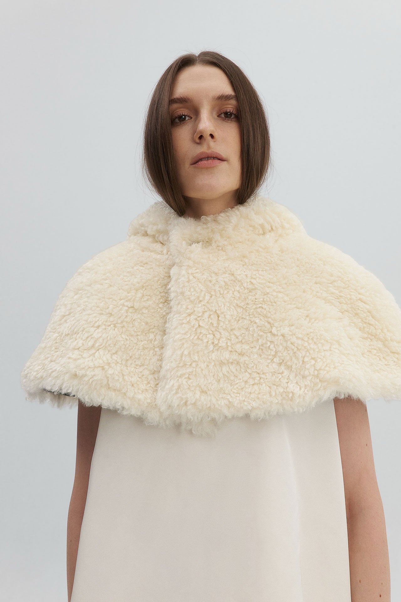 HOODED CAPE