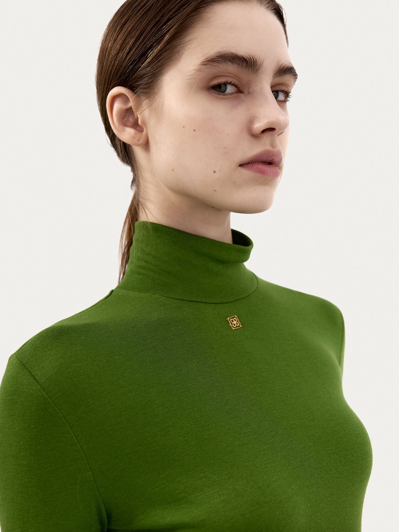 HIGH NECK TOP